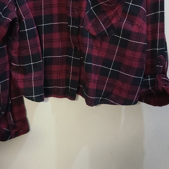 Forever 21 Flannel Crop - Picture 2 of 3
